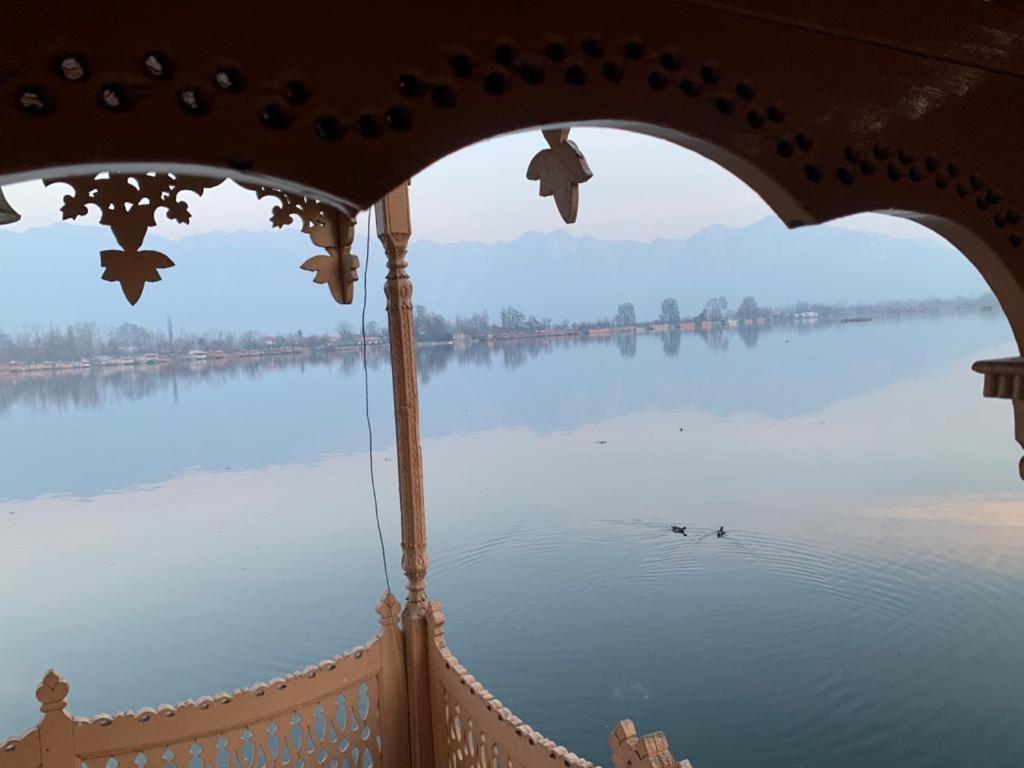 Yadgaar Houseboats Hotel Srinagar  Ngoại thất bức ảnh