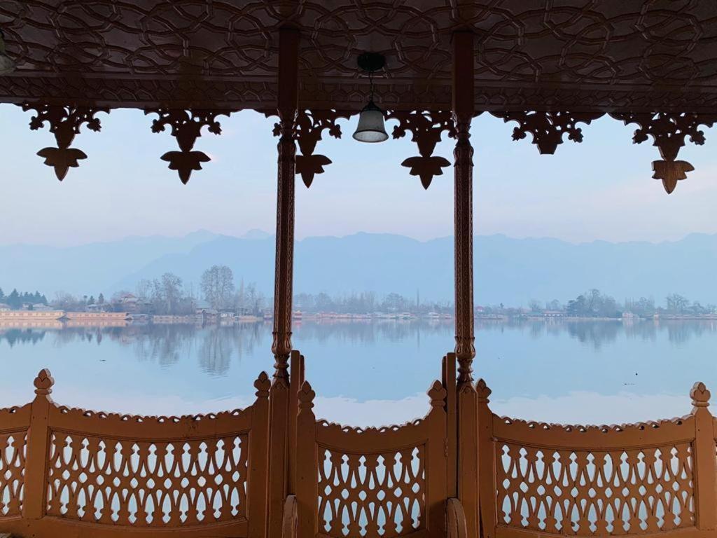 Yadgaar Houseboats Hotel Srinagar  Ngoại thất bức ảnh