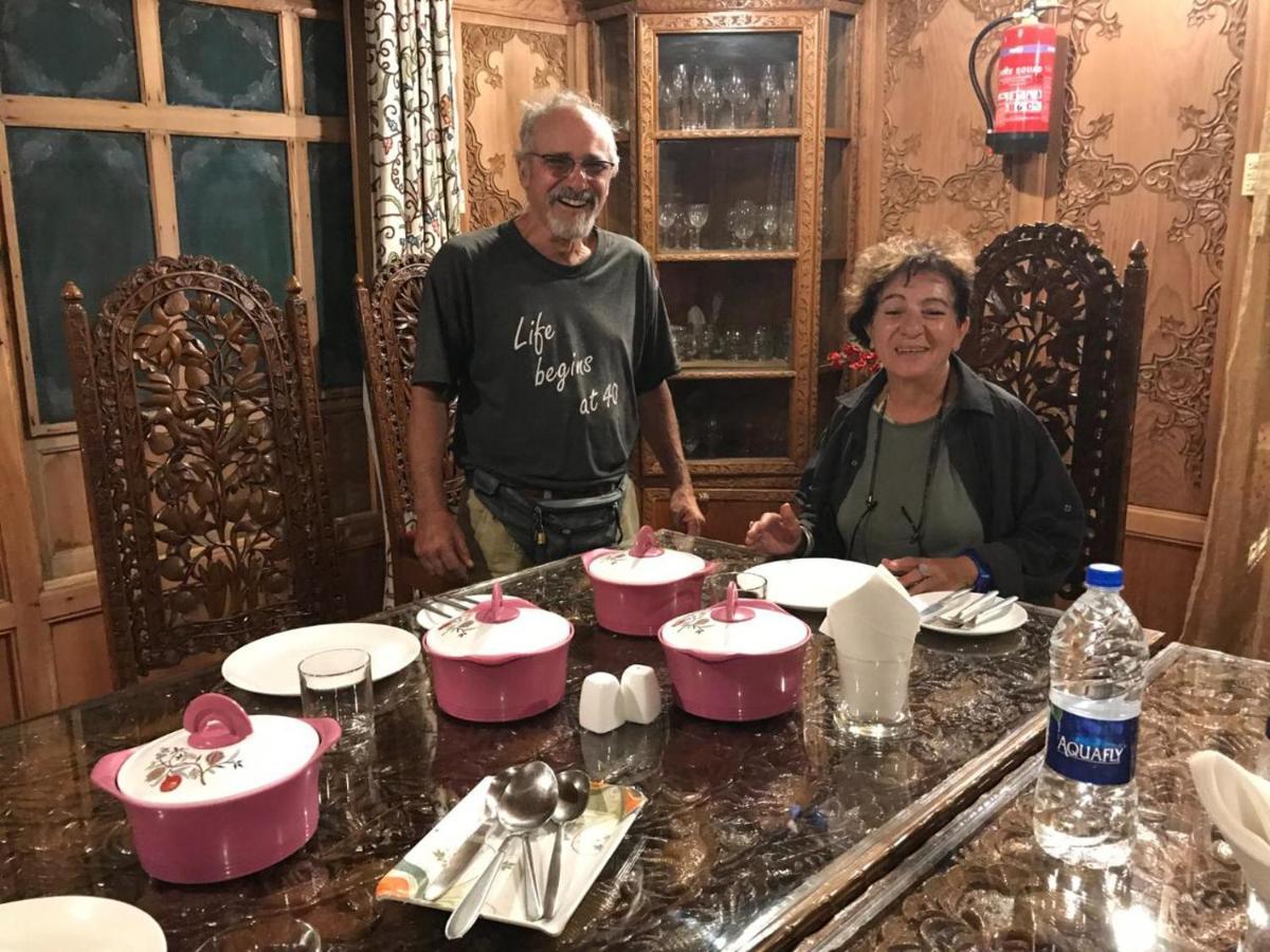 Yadgaar Houseboats Hotel Srinagar  Ngoại thất bức ảnh