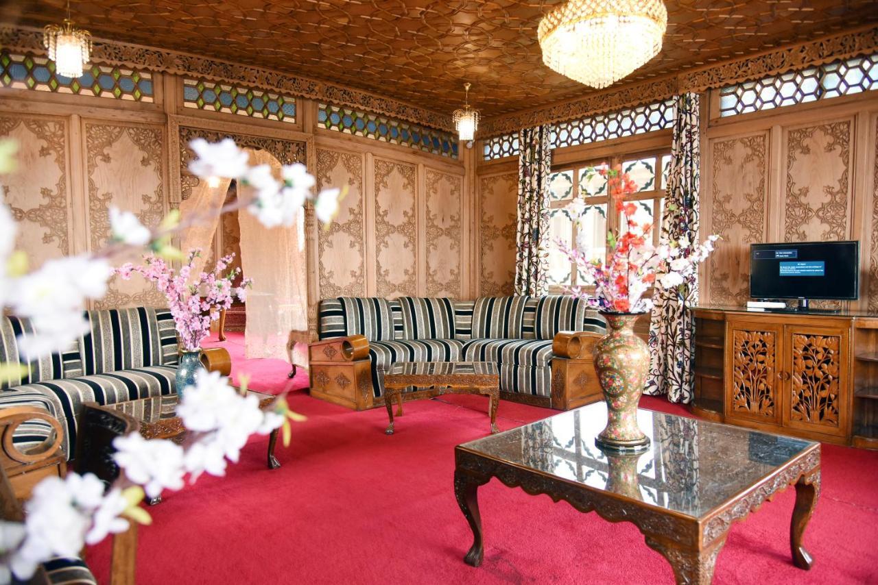 Yadgaar Houseboats Hotel Srinagar  Ngoại thất bức ảnh