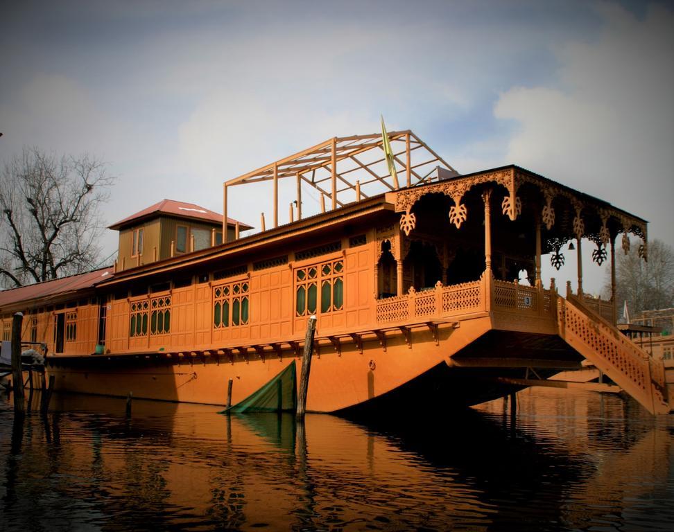 Yadgaar Houseboats Hotel Srinagar  Ngoại thất bức ảnh