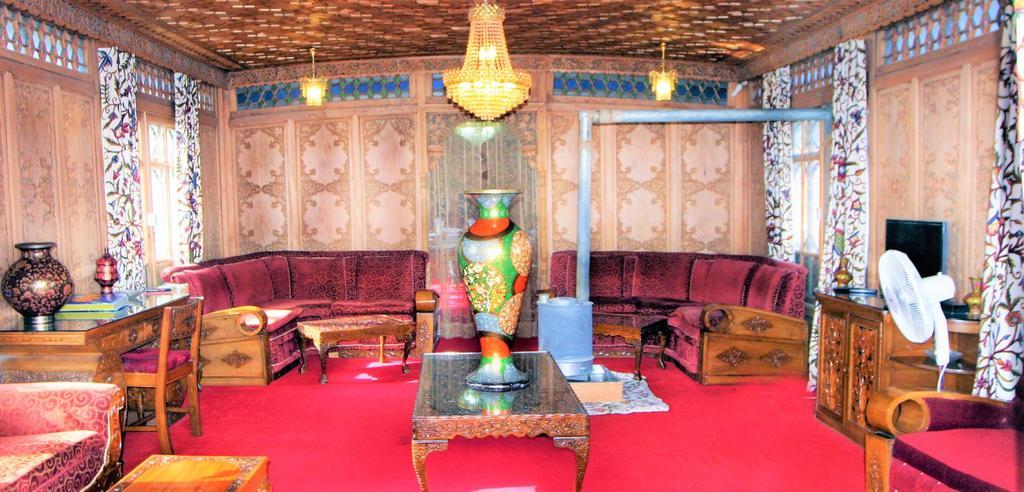 Yadgaar Houseboats Hotel Srinagar  Ngoại thất bức ảnh