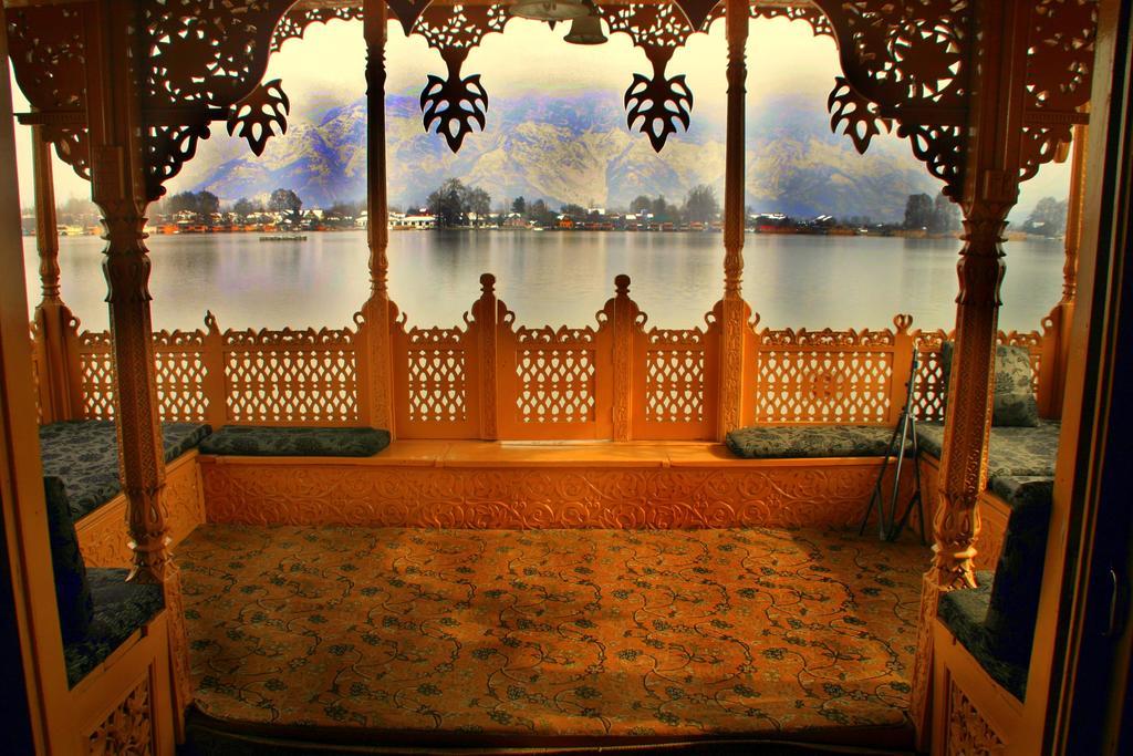 Yadgaar Houseboats Hotel Srinagar  Ngoại thất bức ảnh