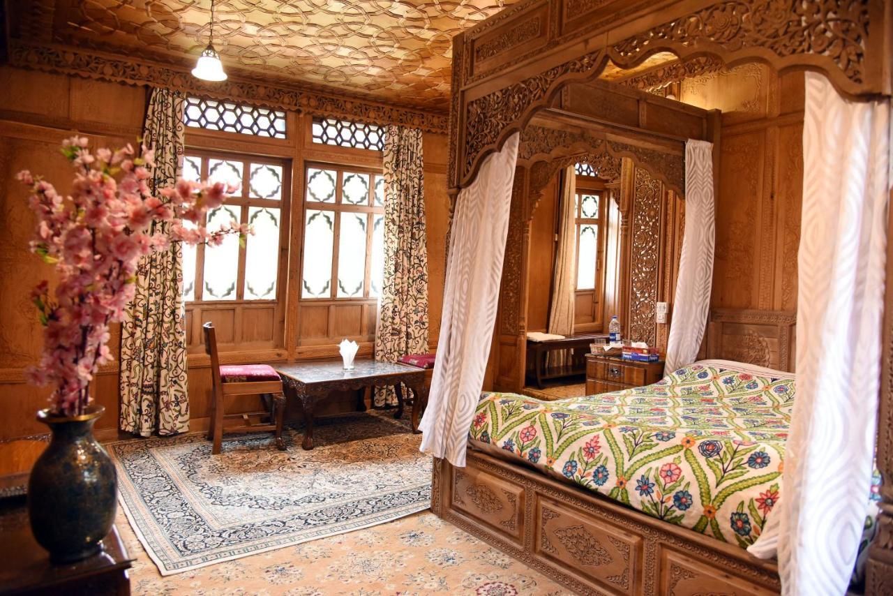 Yadgaar Houseboats Hotel Srinagar  Ngoại thất bức ảnh