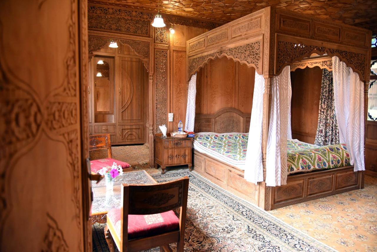 Yadgaar Houseboats Hotel Srinagar  Ngoại thất bức ảnh