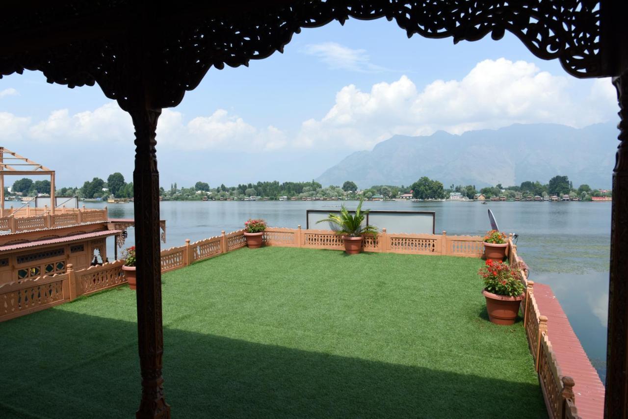 Yadgaar Houseboats Hotel Srinagar  Ngoại thất bức ảnh