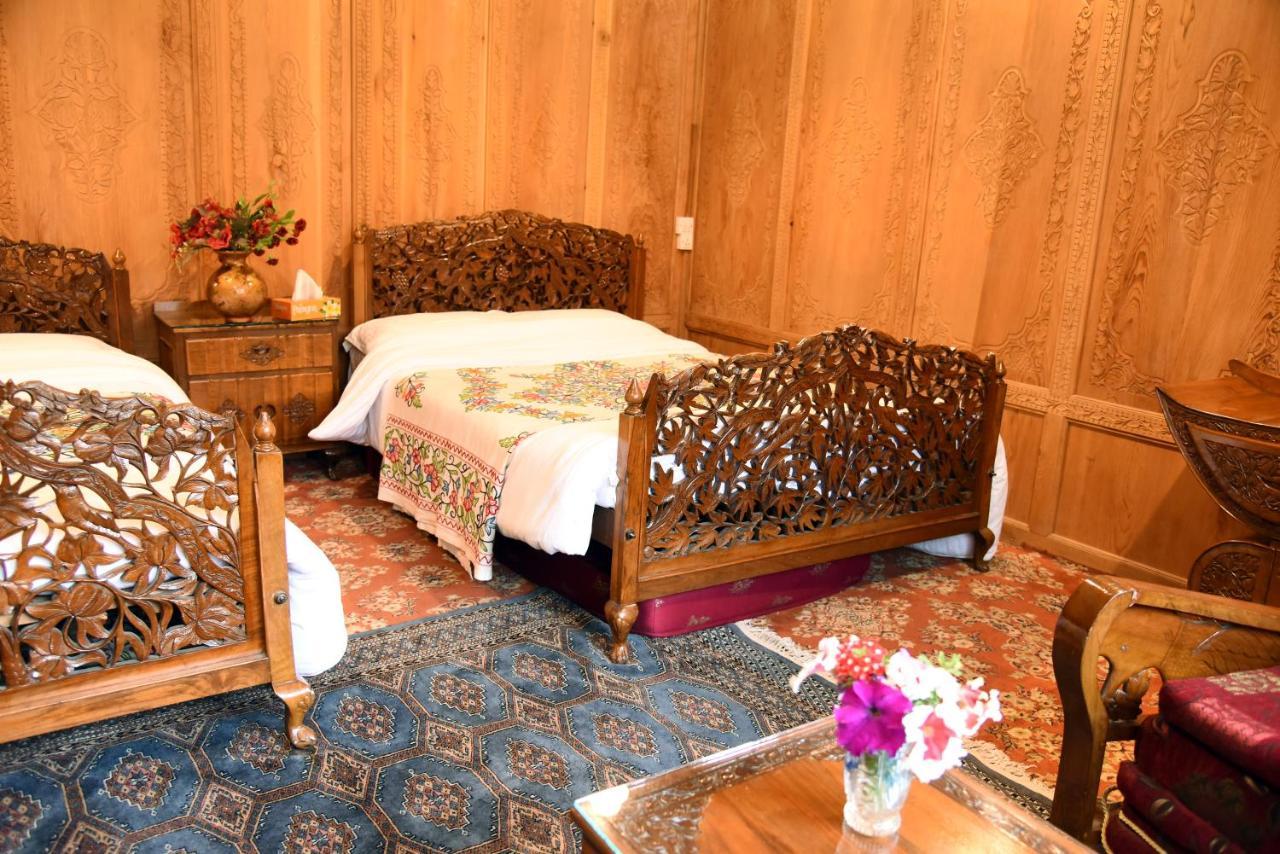 Yadgaar Houseboats Hotel Srinagar  Ngoại thất bức ảnh