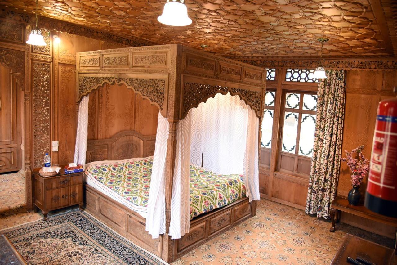 Yadgaar Houseboats Hotel Srinagar  Ngoại thất bức ảnh