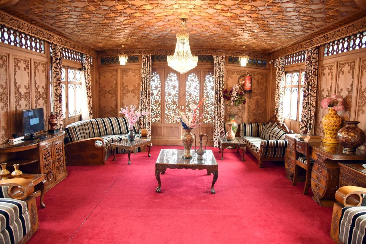 Yadgaar Houseboats Hotel Srinagar  Ngoại thất bức ảnh