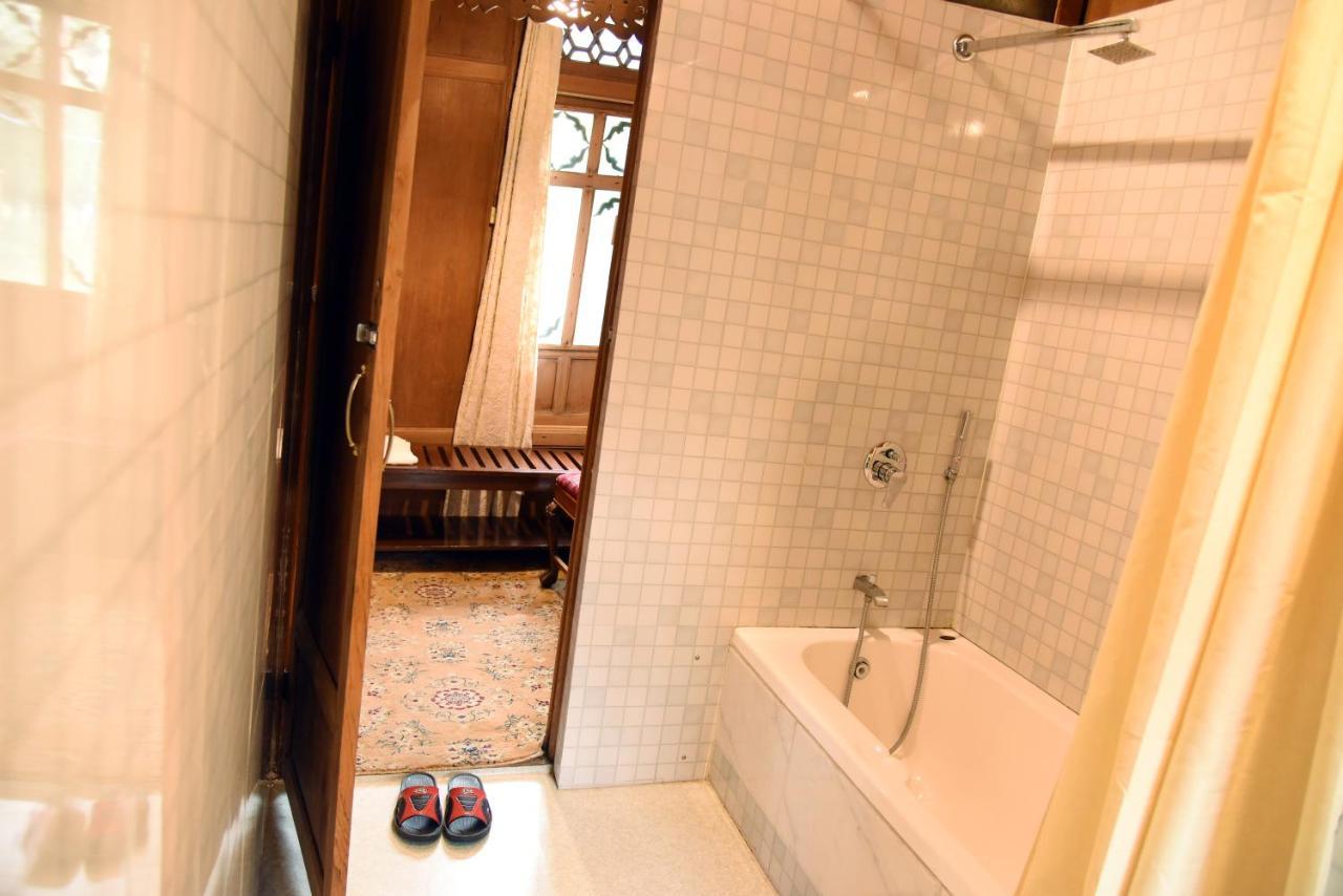 Yadgaar Houseboats Hotel Srinagar  Ngoại thất bức ảnh