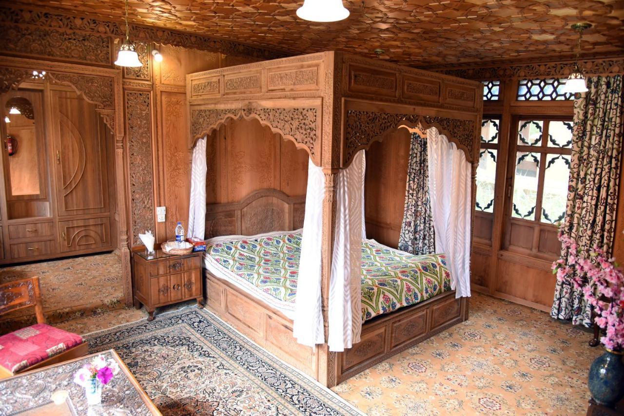 Yadgaar Houseboats Hotel Srinagar  Ngoại thất bức ảnh